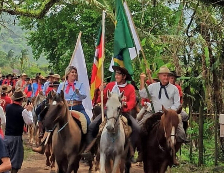grupo-cavaleiros-do-vale-realiza-1-passeio-a-cavalo-do-vale-em-parceria-com-prefeituras-de-tres-forquilhas-e-itati